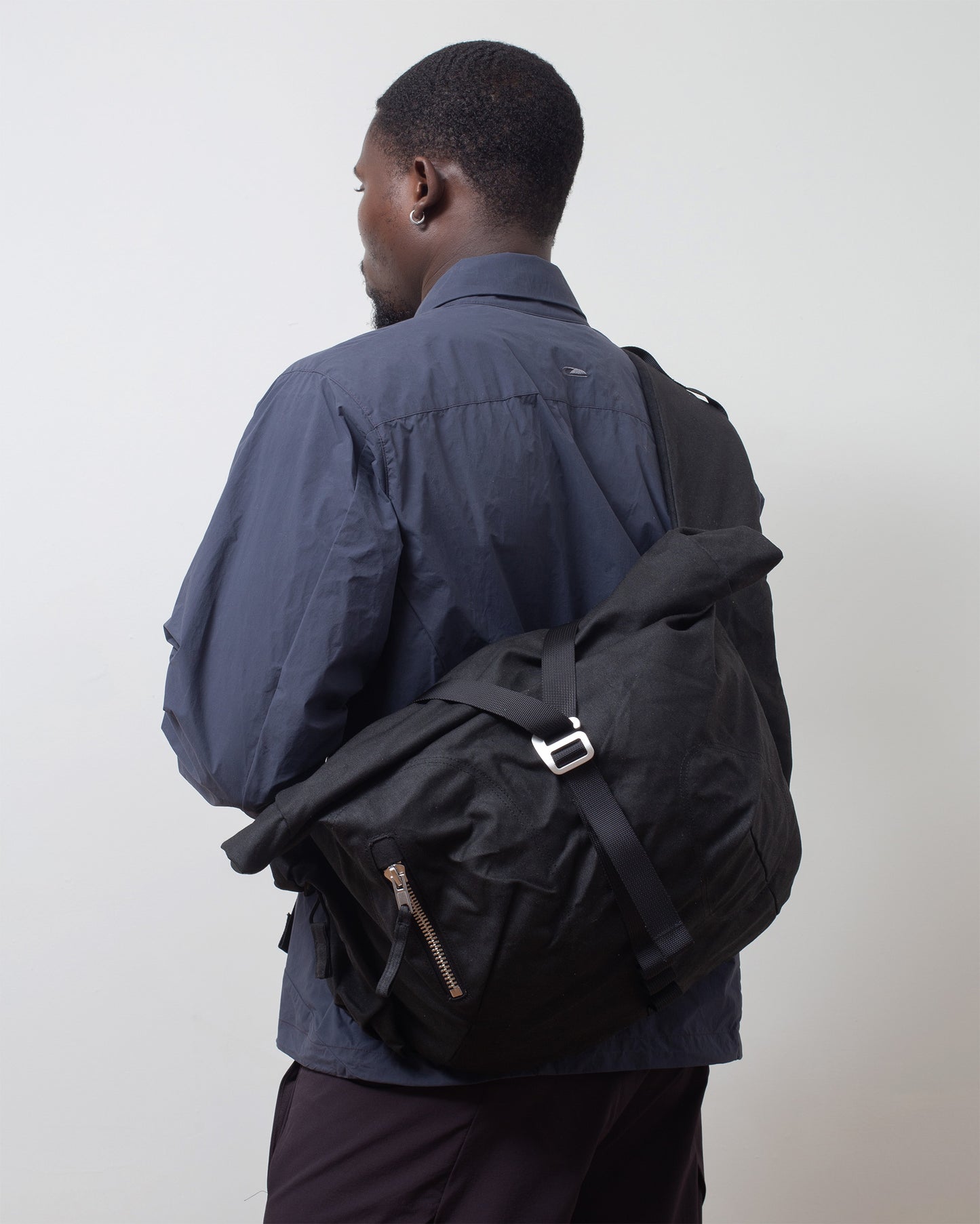 Bubble-Roll Wax Messenger Bag Black