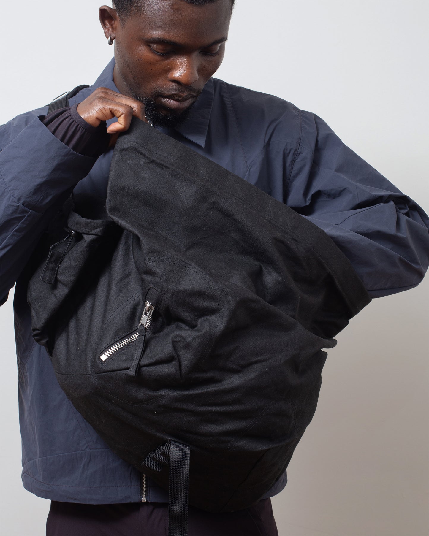 Bubble-Roll Wax Messenger Bag Black