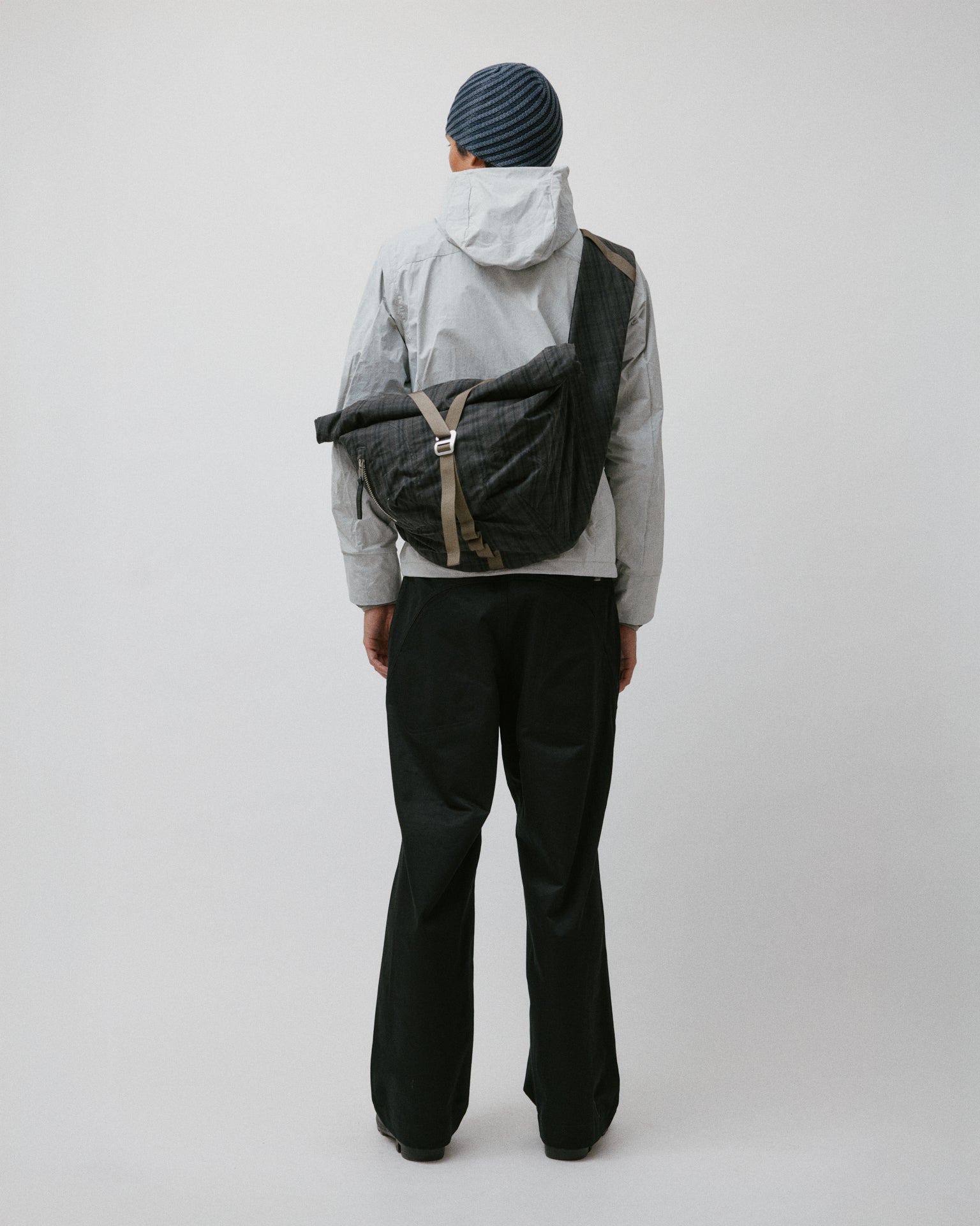 Bubble-Roll Wax Messenger Bag Grey Plaid